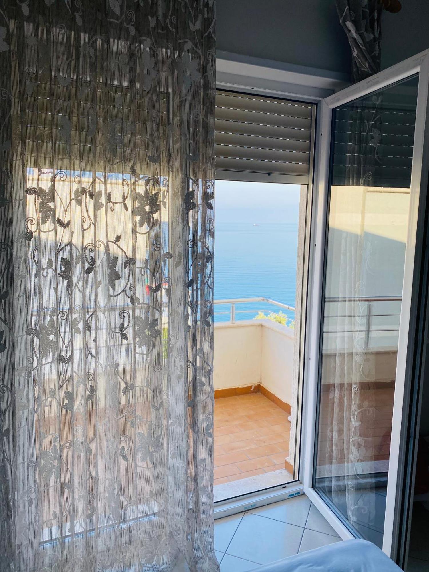 Edan Apartments Vlorë Buitenkant foto